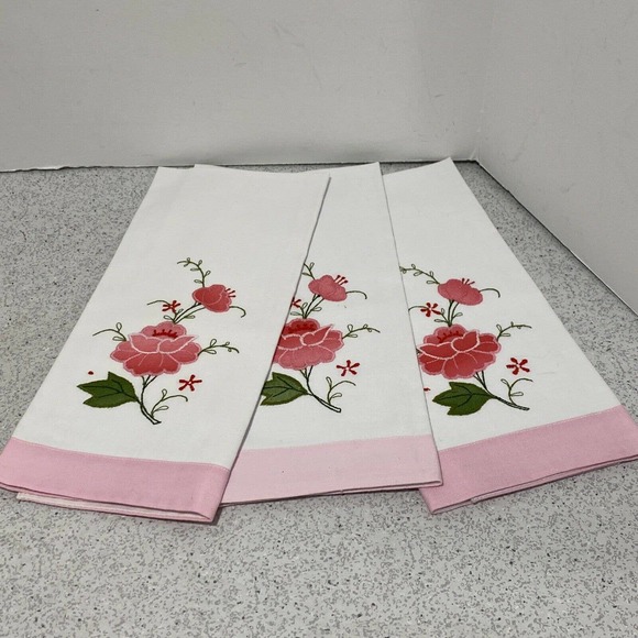 Vintage Other - Vintage guest hand towels set of 3 matching applique embroidery pink flowers
